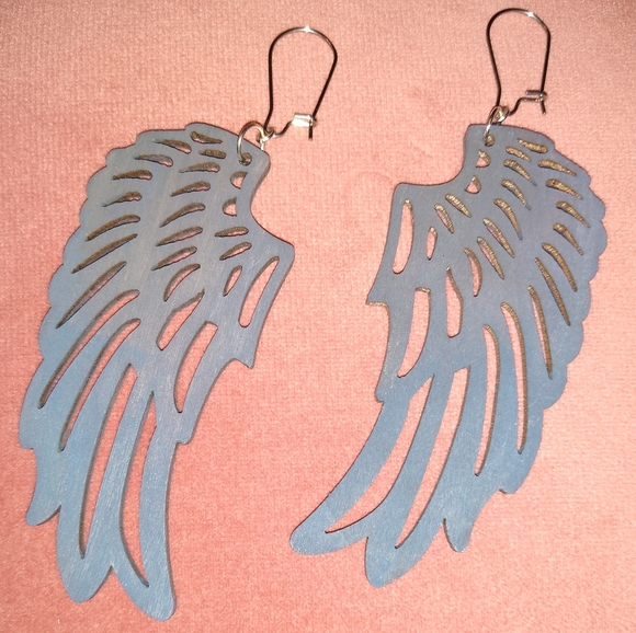 4" Hand Painted Slate Gray Wood Wing Earrings Grey Angel Big Bird Wings New - Picture 4 of 9